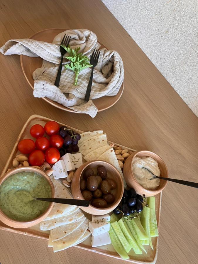 Ethos Vegan Suites Фира Екстериор снимка
